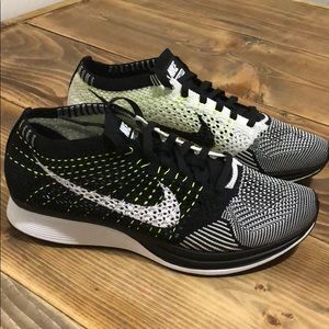 Nike FlyKnit Racer Mens 6 & 7 = Women’s 7.5 & 8.5